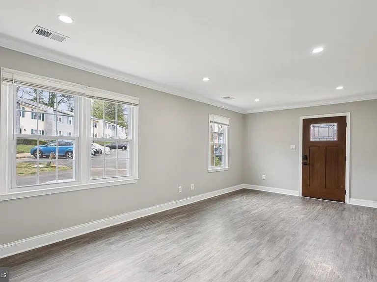 9490 Mooregate Ct — Photo 3