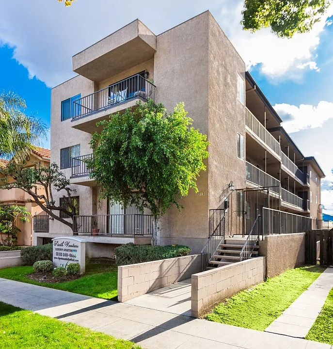 Sixth Street Venture Luxury Apartments