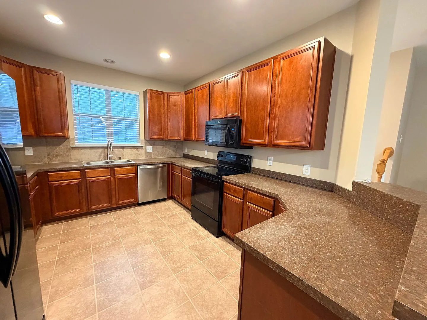 Updated Three Bedroom Town Home in Bluffton Park with Garage — Photo 4