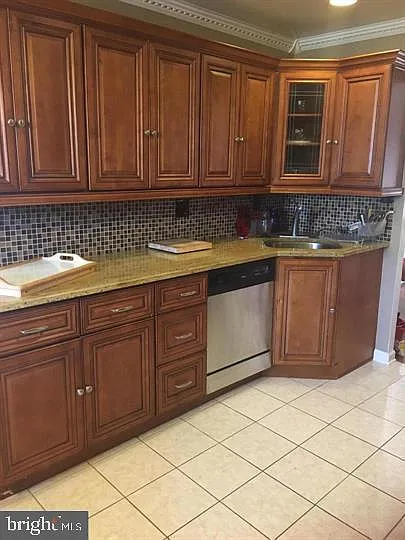 4 bed, 3.0 bath, 2341 sqft, $2,995 — Photo 4
