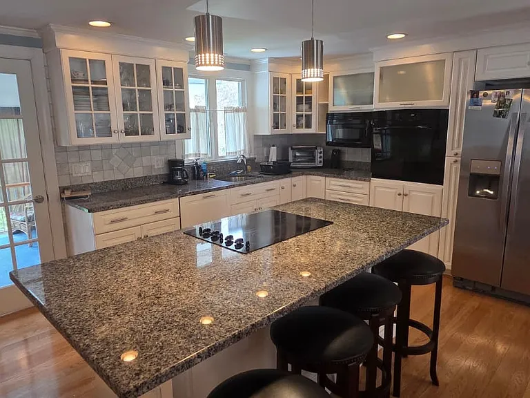 9 Arrowhead Dr #1 — Photo 1