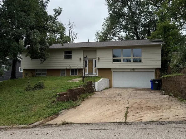 3624 Terrace Hill Dr NE, Cedar Rapids, IA 52402