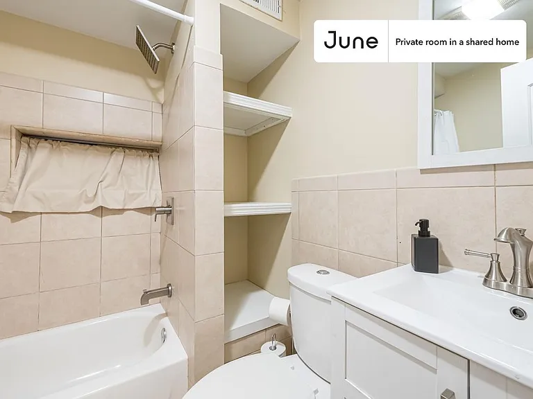 1639 W Superior St #C — Photo 7