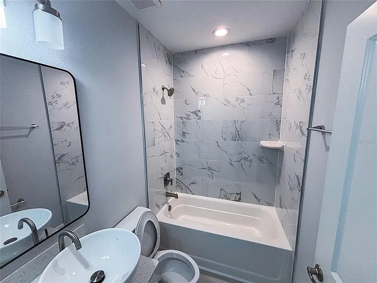 1017 NW 57th Ct #1019 — Photo 8