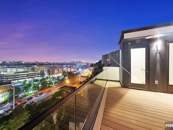 4th image of 8822 Churchill Rd