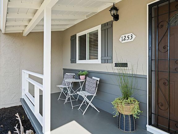 5th image of 1253 Simmons Street