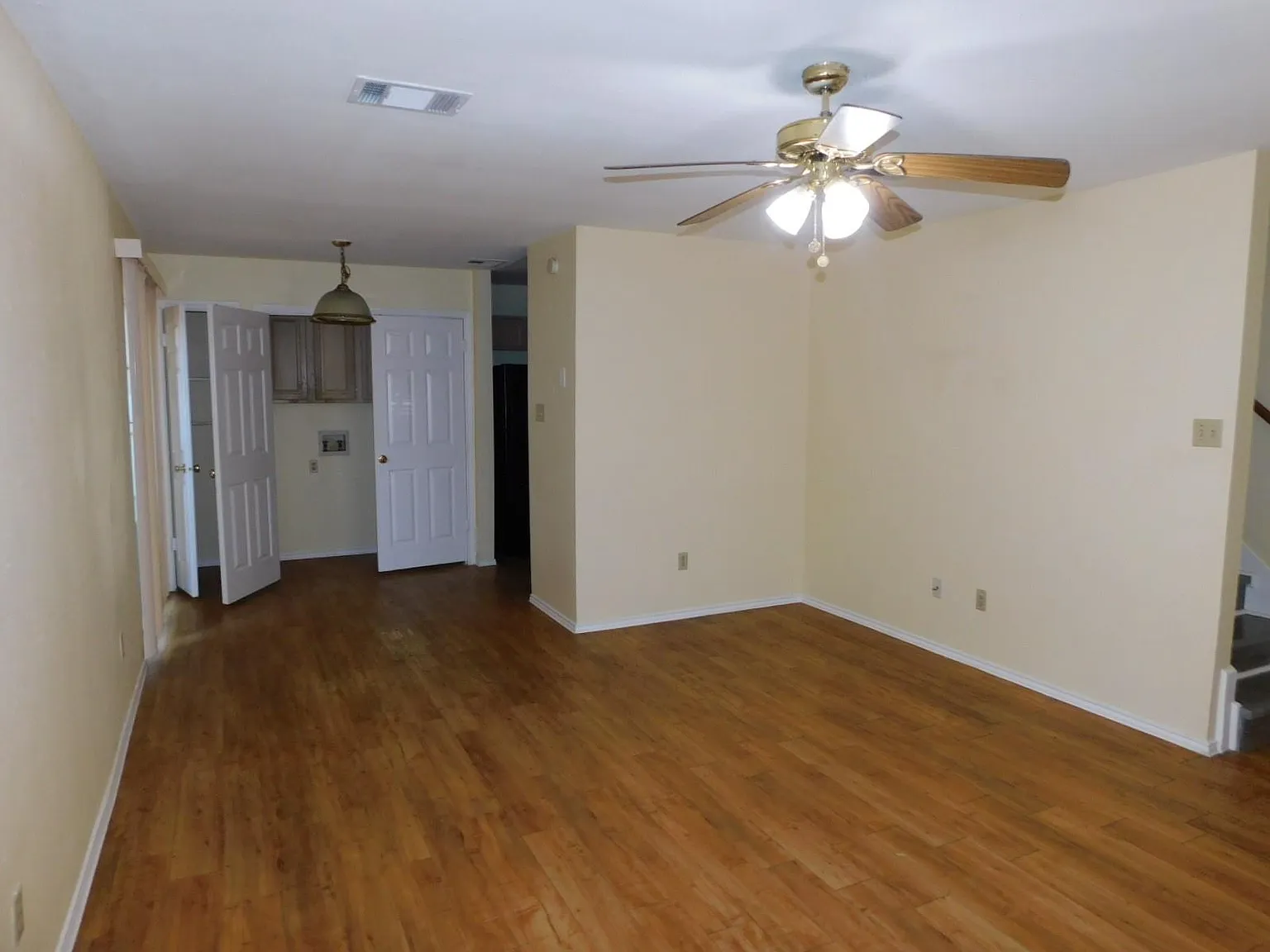 2 bed, 2.0 bath, 914 sqft, $1,150 — Photo 2
