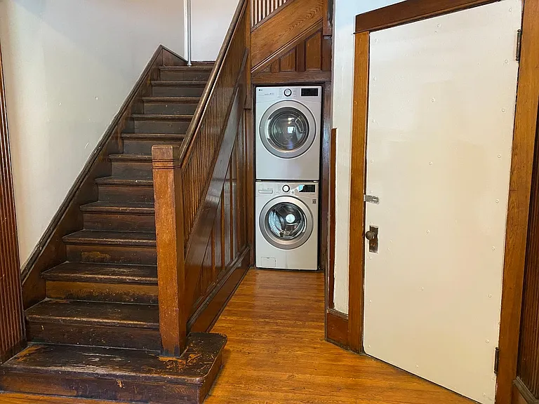 609 E State St — Photo 133