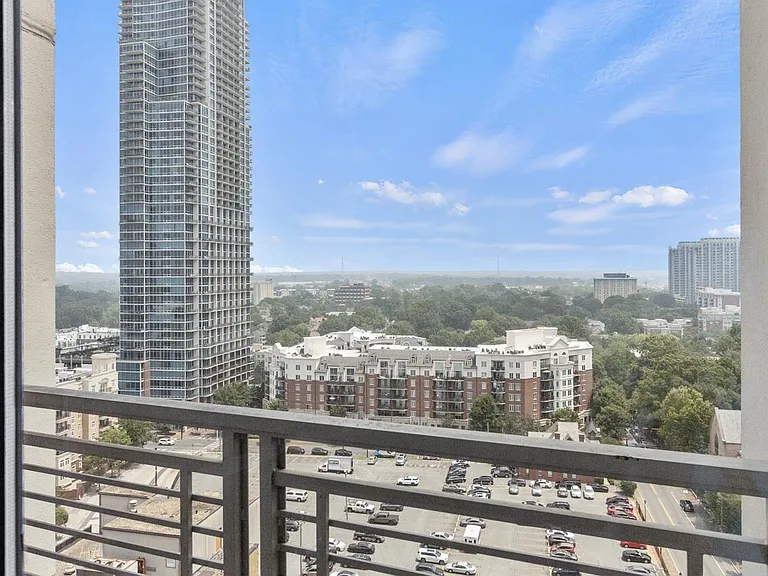 333 W Trade St #1401 — Photo 24