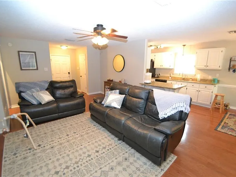 964 Linlen Ave — Photo 4
