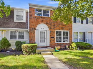 2038 Farnham Ct, Schaumburg, IL 60194