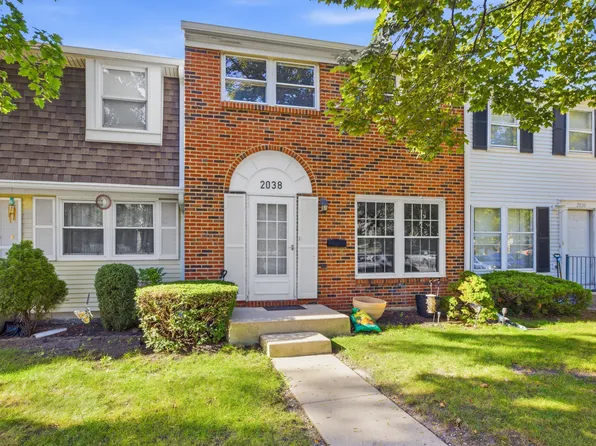 2038 Farnham Ct, Schaumburg, IL 60194