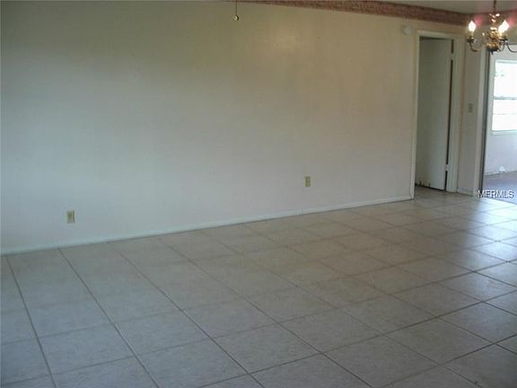 4th image of 12933 Lois Ave