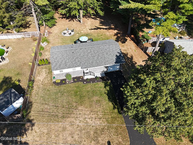 5th image of 7 Burning Pines Drive