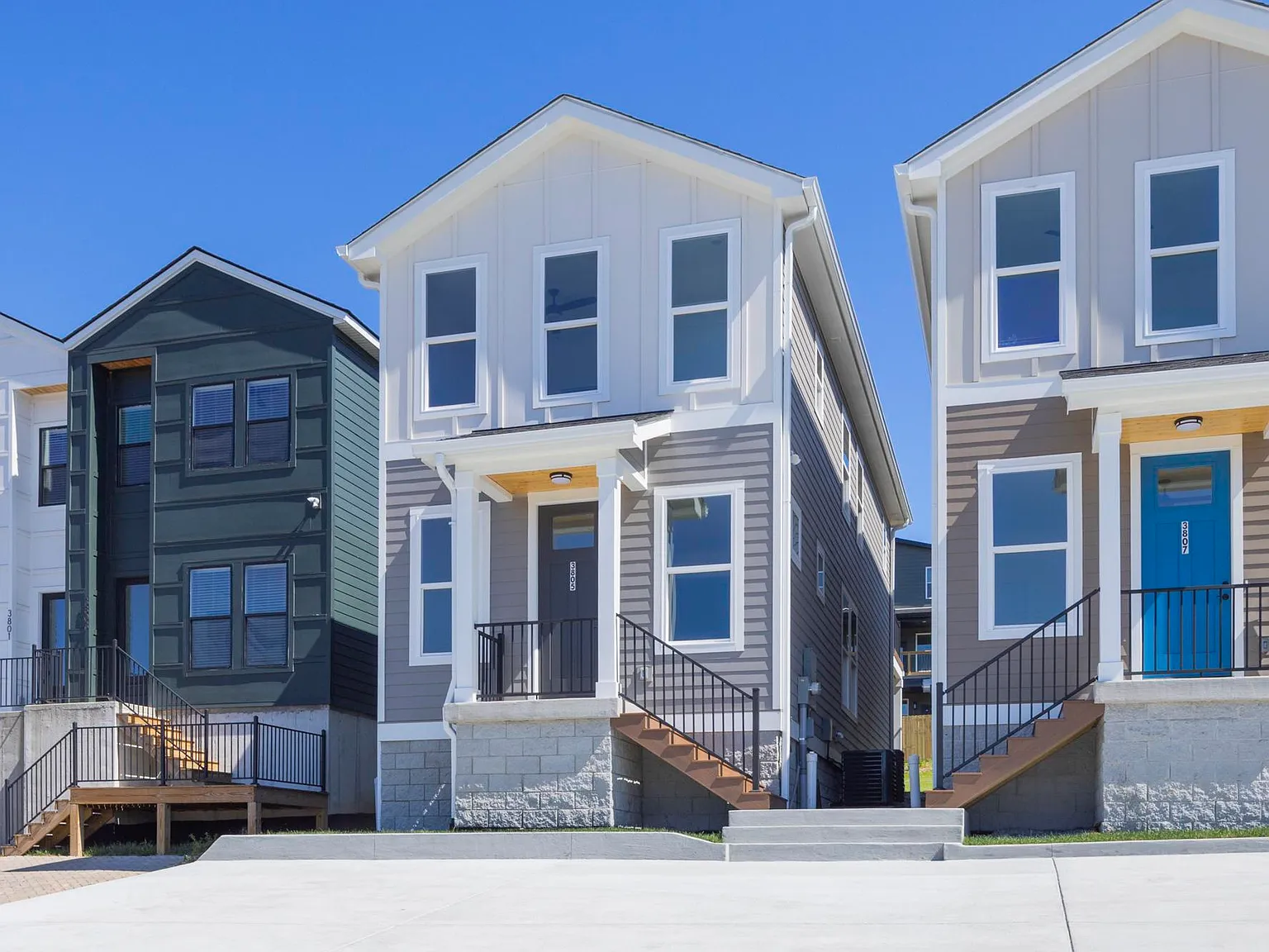 4 bed, $2,895 — Photo 2