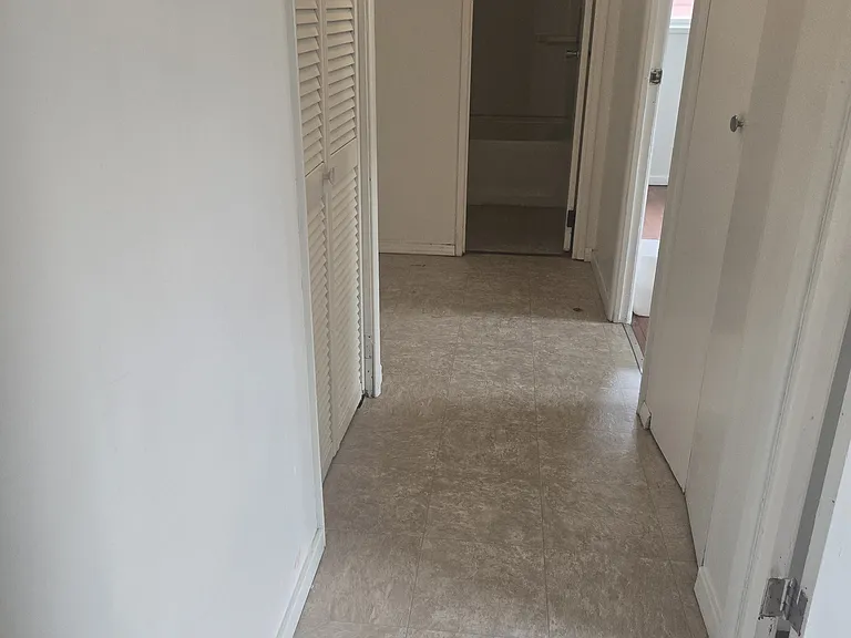 8208 N Knoxville Ave — Photo 9