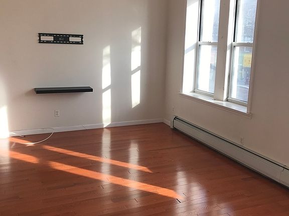 5th image of 1703 Avenue U #1
