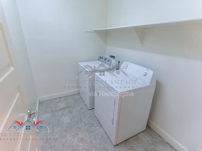 16264 W Canterbury Dr — Photo 35
