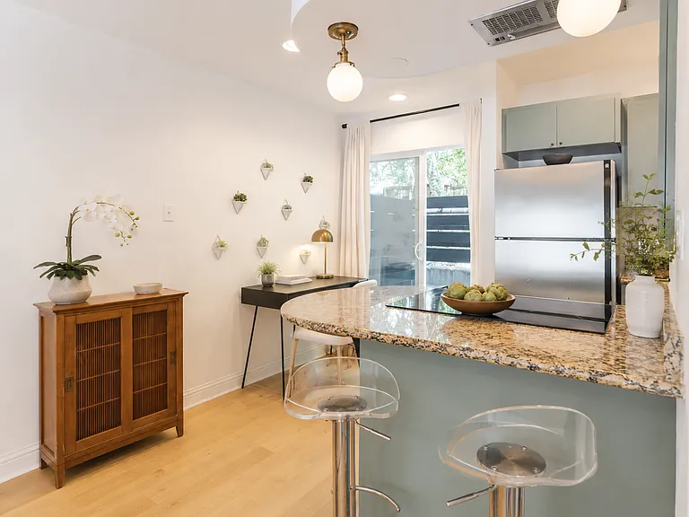 609 Blanco St #106 — Photo 8