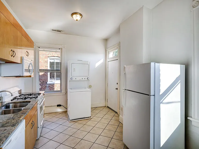 802 W Clay St #A — Photo 12