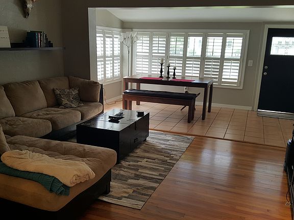 2nd image of 1065 NE 121st St