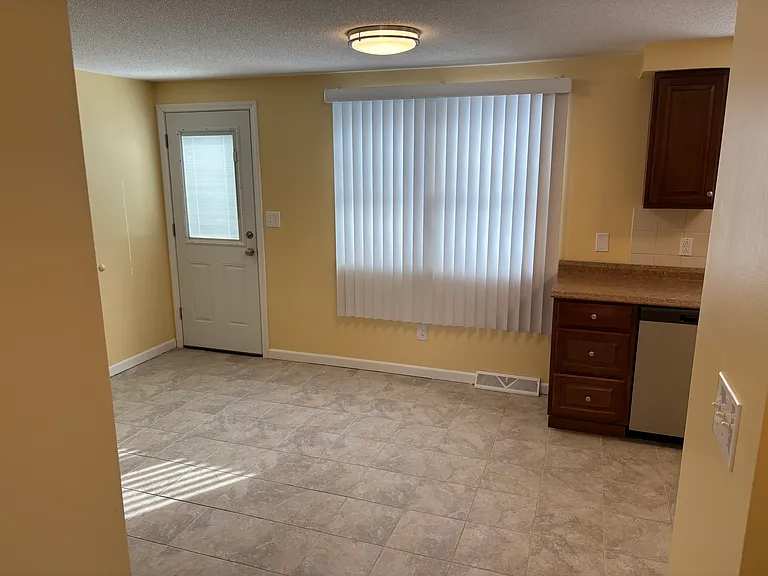 1289 E & West Rd #LEFT — Photo 7