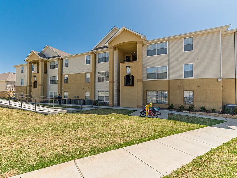 Kinwood Apartments — Photo 22