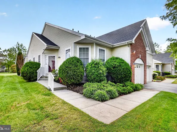 96 Meadowlark Dr, Hamilton, NJ 08690