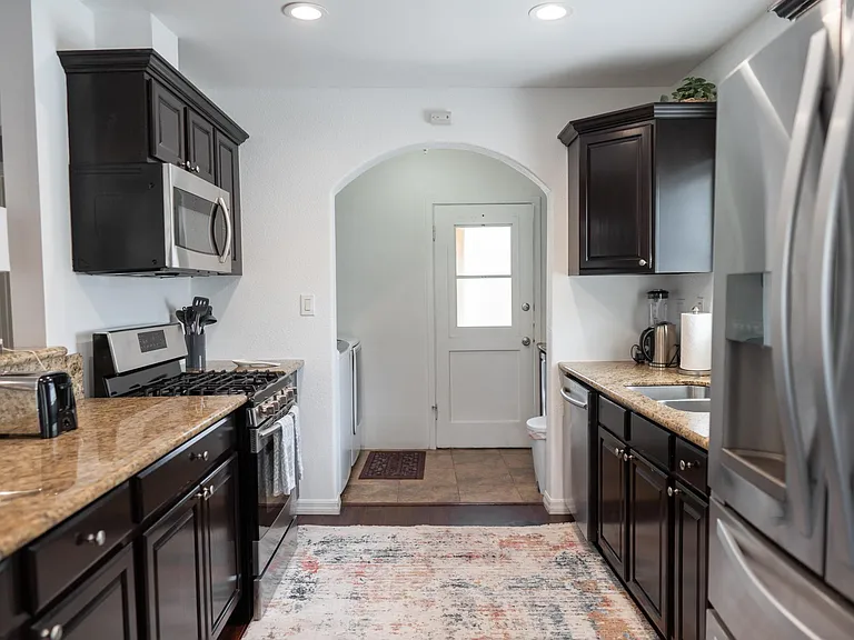 10809 Hartsook St #F — Photo 14
