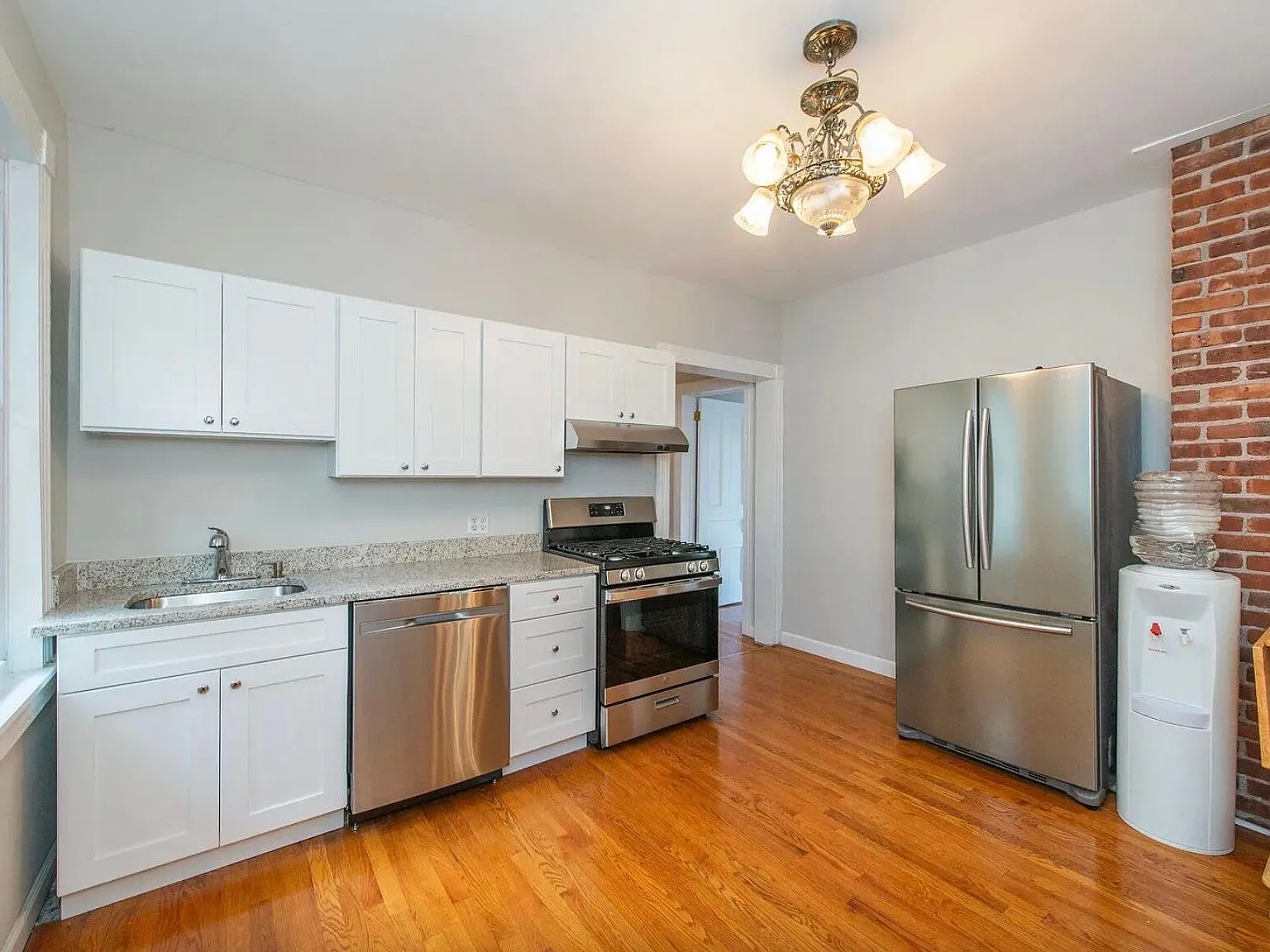 3 bed, $4,000 — Photo 2
