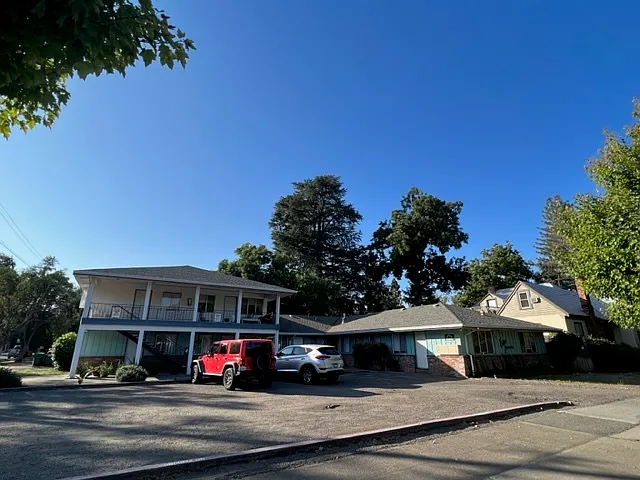 211 W 1st Ave — Photo 5