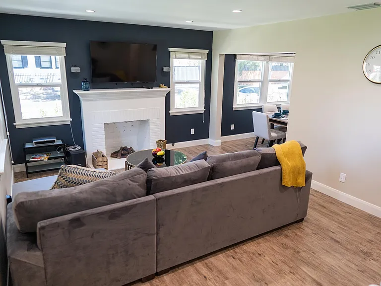 6156 Morella Ave — Photo 16