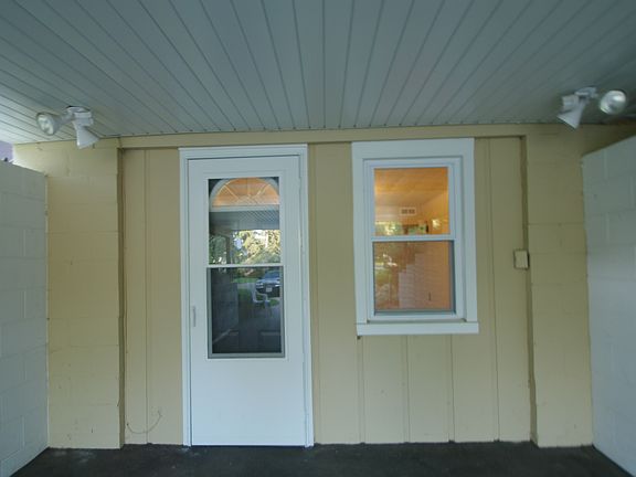 Exterior Lower walk out-bdrm