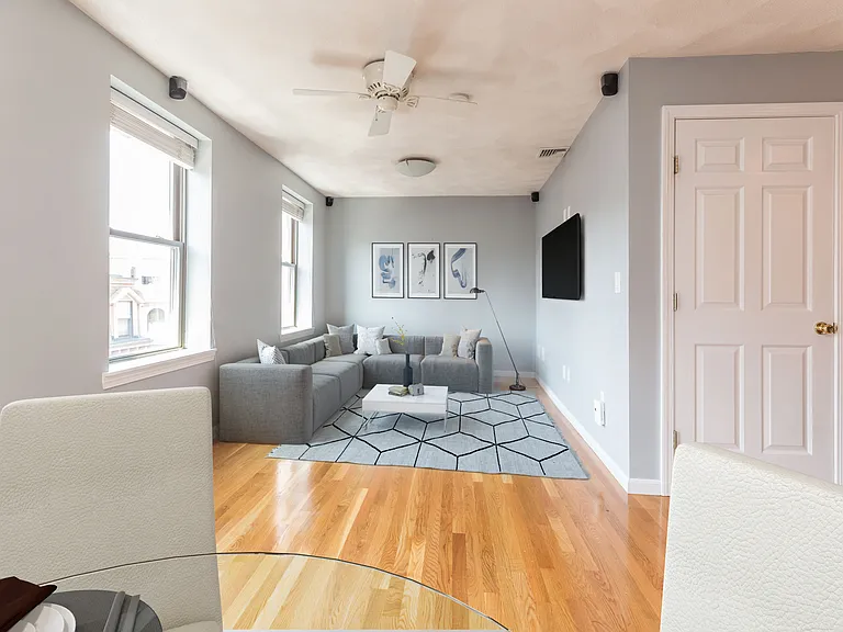 147-149 Richmond St #5 — Photo 2
