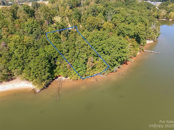 3rd image of 860 Lakeforest Dr
