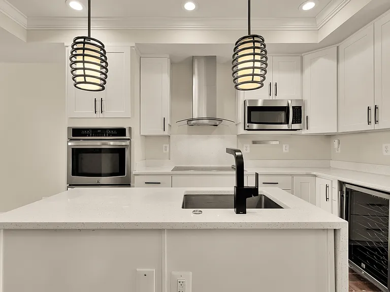1609 Levis St NE — Photo 8