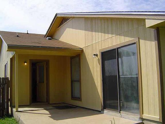 2nd image of 606 Country Aire Dr #A
