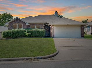 412 Birchwood Ln, Fort Worth, TX 76108