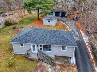27 Weagle Dr, Lunenburg, NS B4V 6Z4