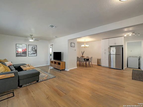 5th image of 702 El Monte