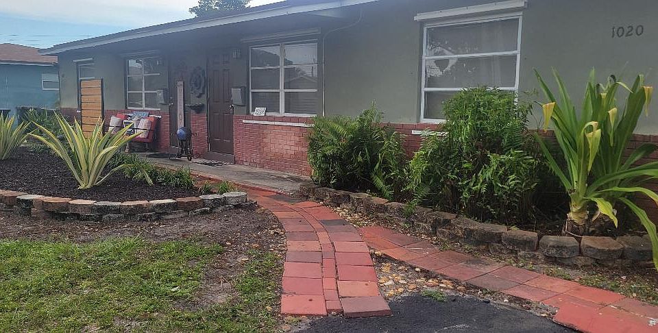 Entryway to Front Door