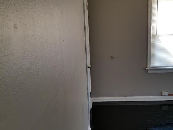 5th image of 2447 Shannon Ave