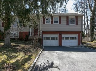 25 Hill Crest Ave, Berkeley Heights, NJ 07922