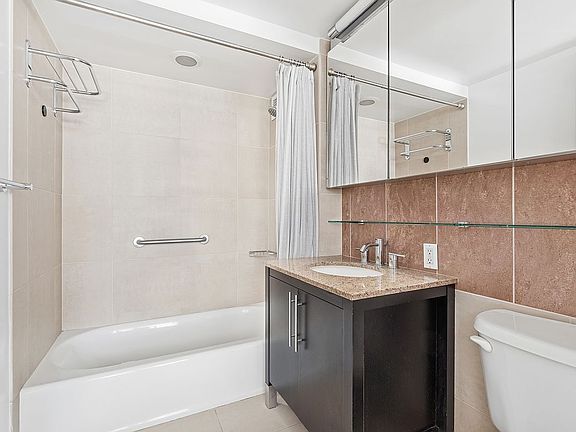 5th image of 555 W 23rd St APT S11l
