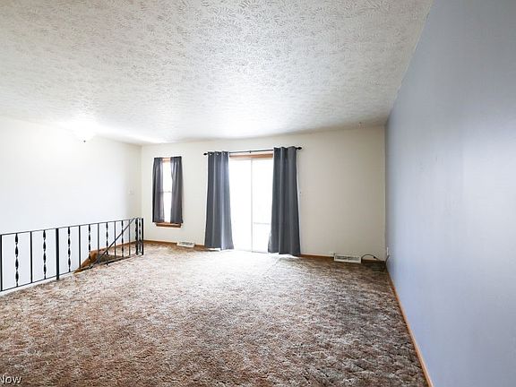 4th image of 1258 Pembrooke Dr APT D