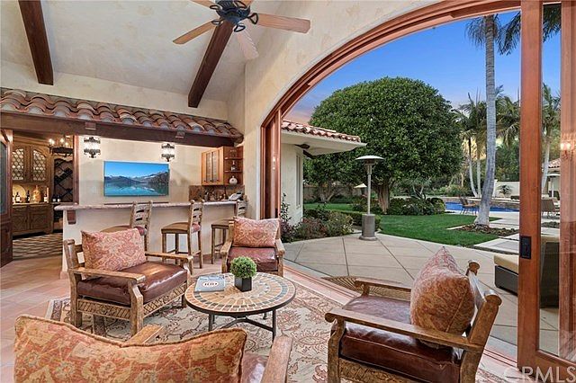 Indoor/outdoor Cantina!