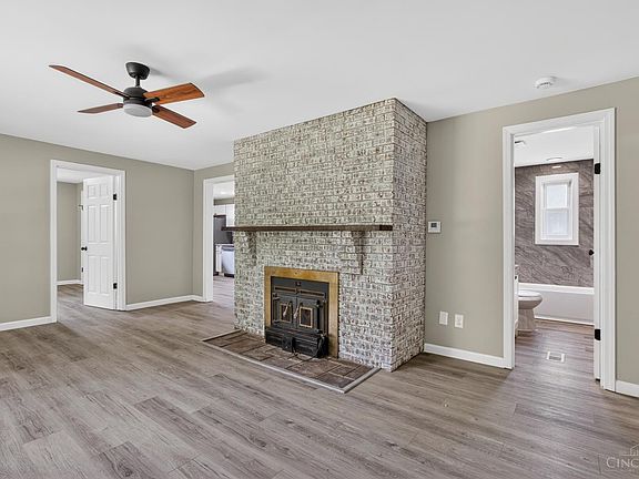 3rd image of 4021 Barrick Low Ln