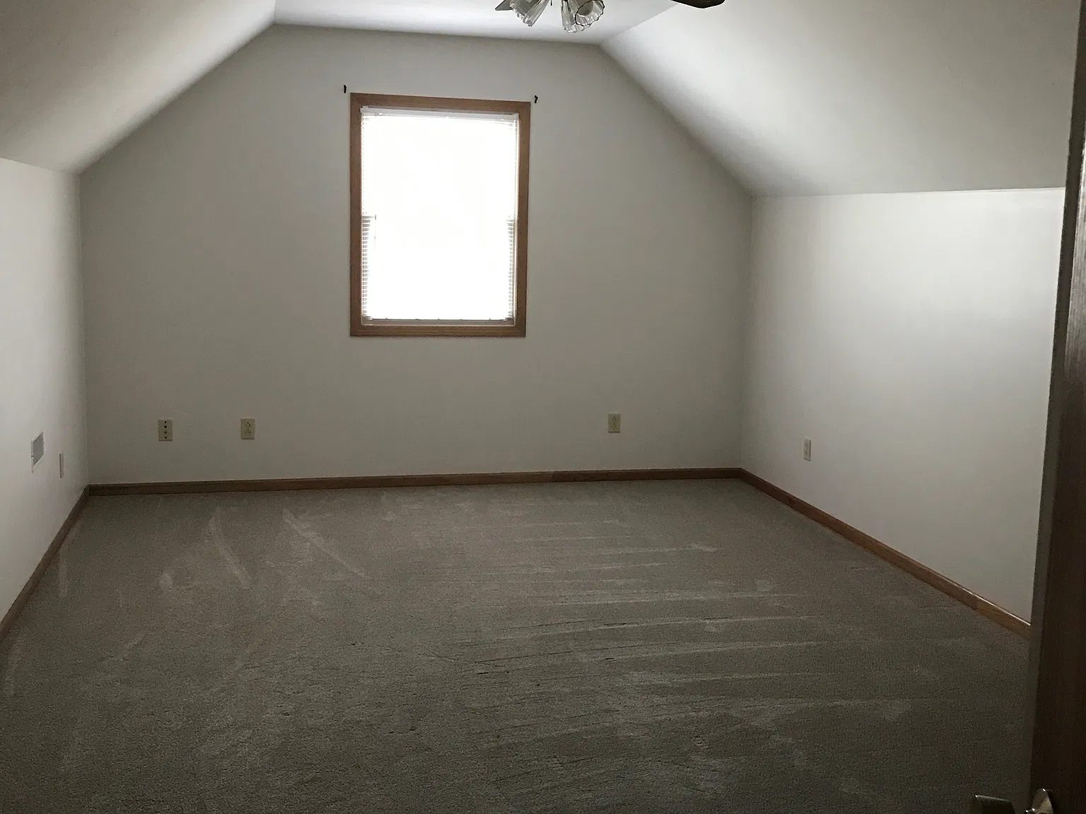 3 bed, 2.5 bath, $1,400 — Photo 4