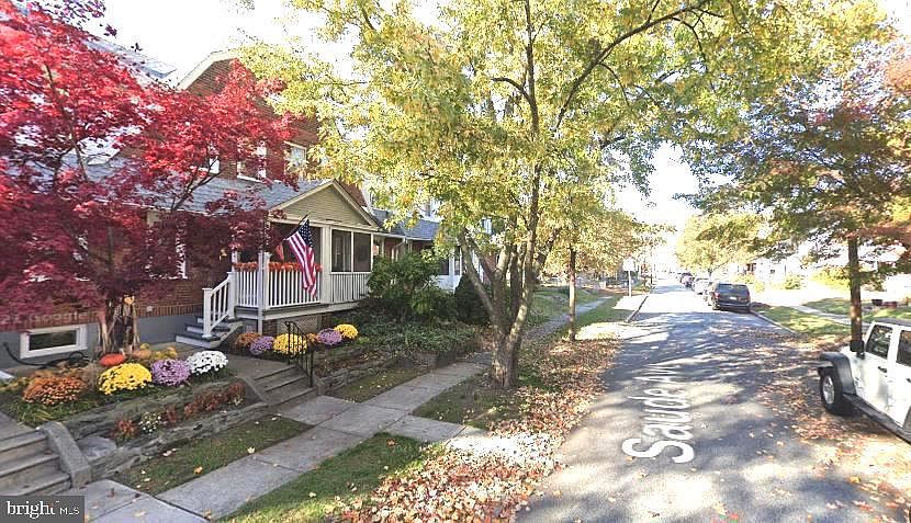 2nd image of 613 Saude Ave