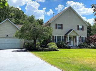 17 Denishire Dr, Rochester, NY 14624